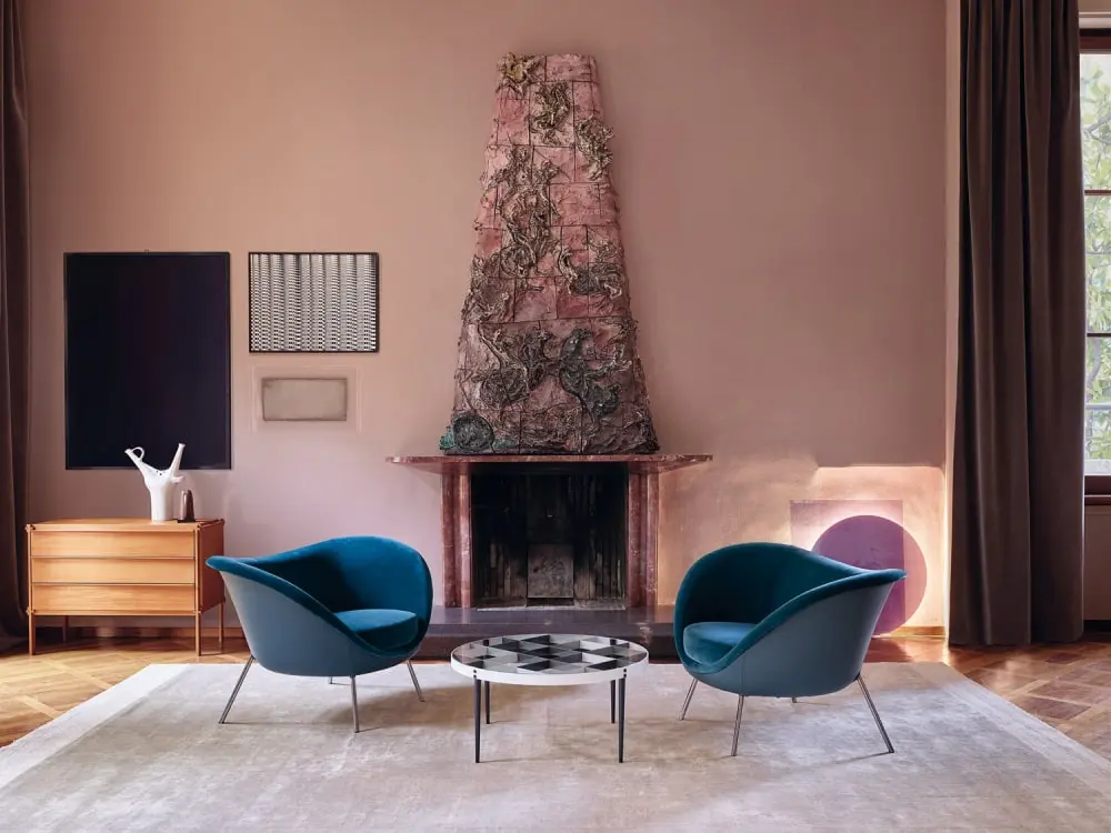 gio ponti armchairs produced in blue velvet by molteni&c with a coffe table by gio ponti and sideboard in front of a purple wall