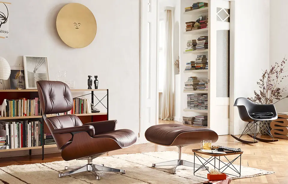 Living room with a brown leather lounge chair, ottoman and bookshelves
