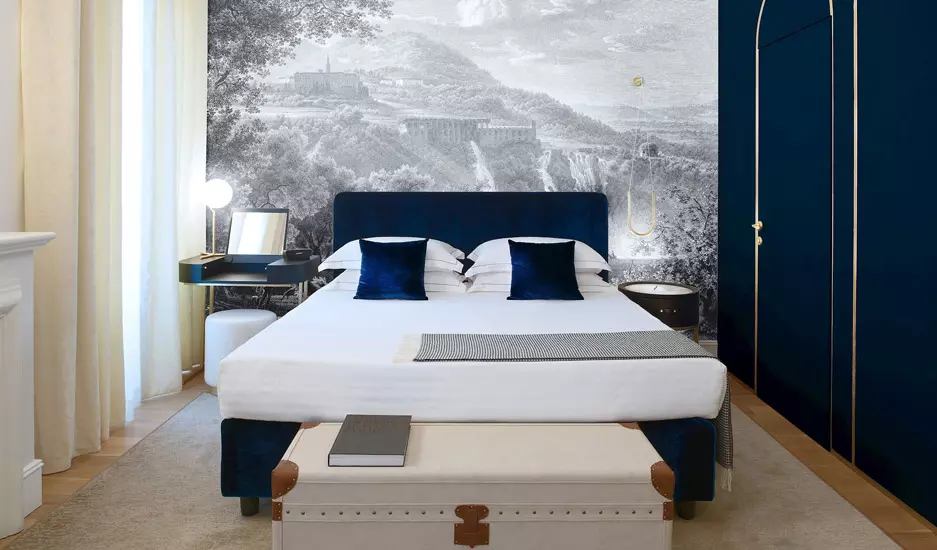 Gold Profiles and Blue Velvet are synonymous with Italian Luxury and Elegance. One of the best Design Hotels is Elizabeth Unique Hotel in Rome