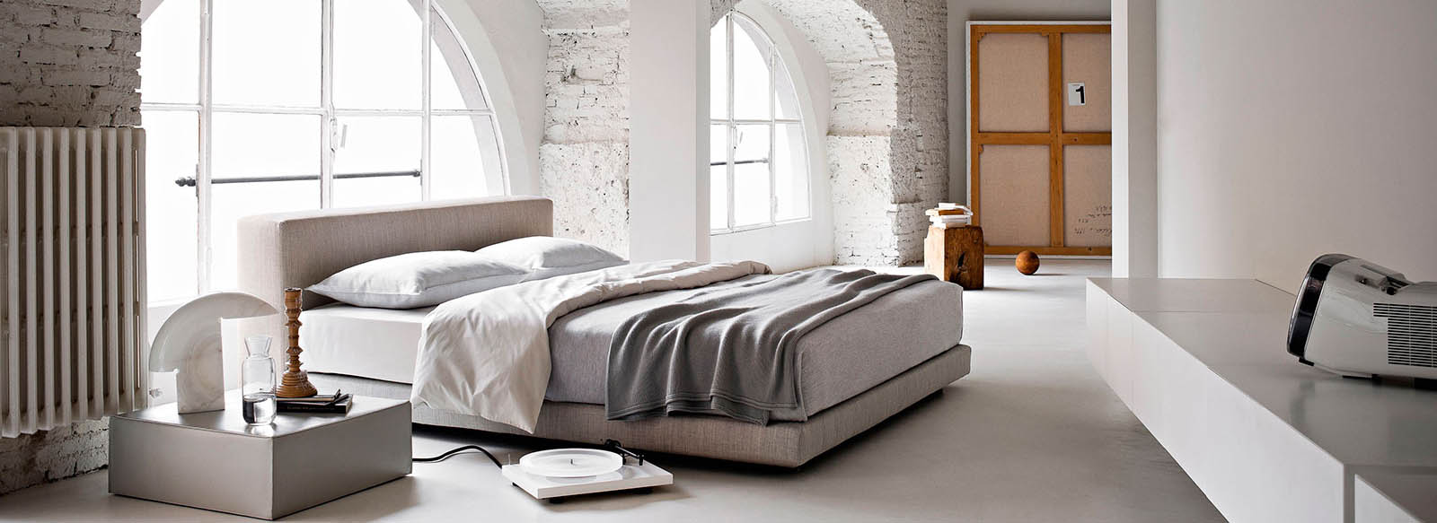 Esperiri offers you access to Ivano Redaelli, a top brand for Italian Furniture and Textile