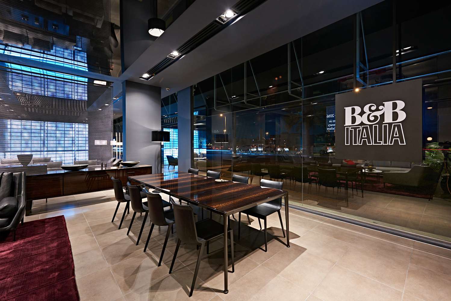 b&b Italia showroom dubai and Italian furniture distributor in dubai 