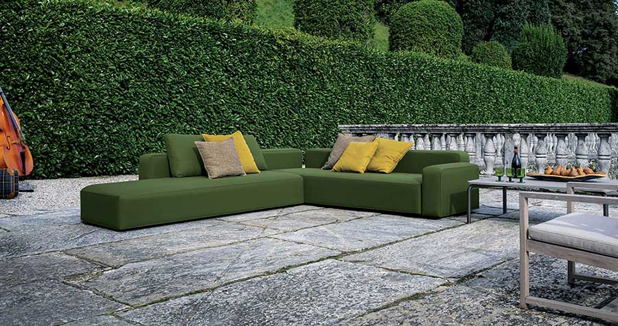 dandy sofa by Roda, an Italian outdoor furniture manifacturer, placed in a classic villa garden