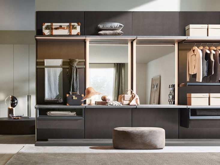 Discover all the features of Master Dressing by Molteni and its minimal design