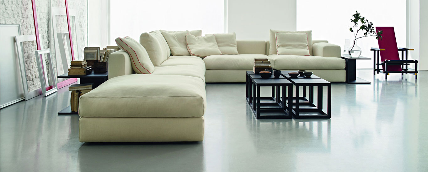 Miloe sofa designed by Piero Lissoni in white fabric