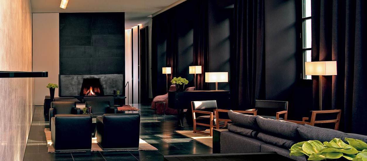 luxury hotels in Milan and Bulgari Hotel elegant foyer