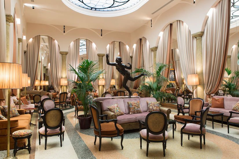 luxury hotels in Milan and Grand Hotel et de Milan bar area