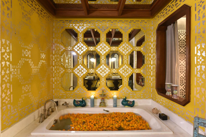 Designer bathtub surrounded by mirrors designed by one of the Best Interior Design Firm in Bangkok according to Esperiri