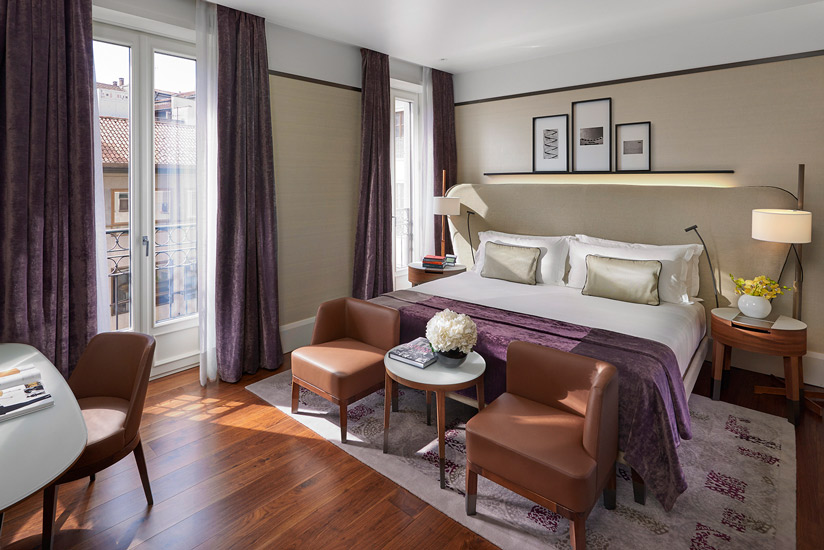 A suite-room of the Mandarin Oriental, the most luxury hotel in our selection of the best 5 star hotels in Milan by esperiri milano