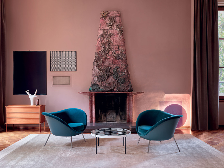 Gio Ponti's armchairs by Molteni&C, one of the furniture stores you can find in Egypt. Discover the finest italian furniture Egypt has to offer