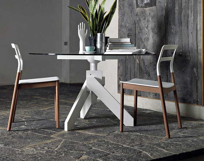 Vidum Table by one of the most famous designer Vico Magistretti for De Padova. Discover the best Italian furniture Switzerland has to offer