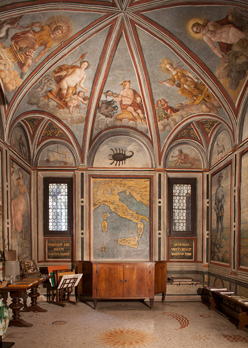 Inside Casa degli Atellani, restored by Piero Portaluppi, the great Master of Milanese Architecture