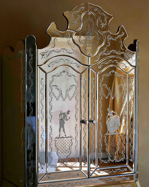 Passalacqua hotel mirror wardrobe